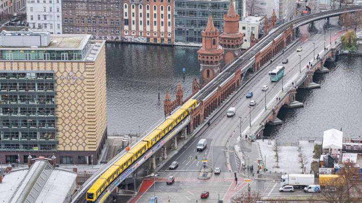 Symbolbild: Verkehr an der Oberbaumbrücke