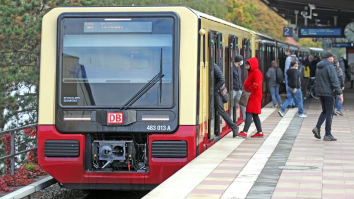 Neue S-Bahn auf der S8