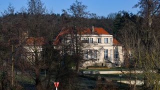 Blick auf ein Gästehaus bei Potsdam, in dem AfD-Politiker nach einem Bericht des Medienhauses Correctiv im November an einem Treffen teilgenommen haben sollen
