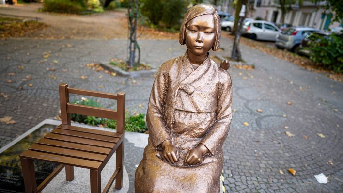 The "Statue of Peace" stands in Moabit-Berlin; © picture alliance/dpa/Fabian Sommer