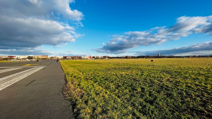 Tempelhofer Feld mit Blick auf Neukölln