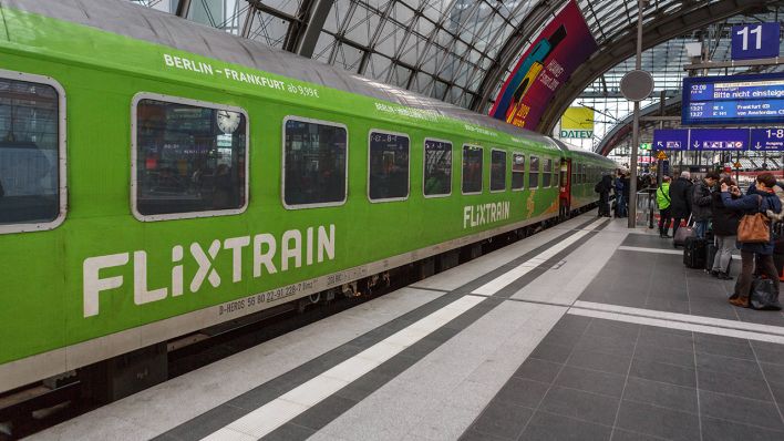 Von berlin. Flixtrain в Германии. Поезд Берлин кёльн. Ночной поезд в Берлин. Flix Train Dusseldorf.