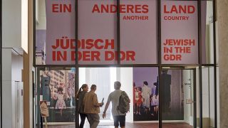 Das Juedische Museums in Berlin widmet einem wenig bekannten Kapitel der deutschen Nachkriegsgeschichte eine Sonderausstellung unter dem Titel Ein anderes Land. Bild: IMAGO/Christian Ditsch