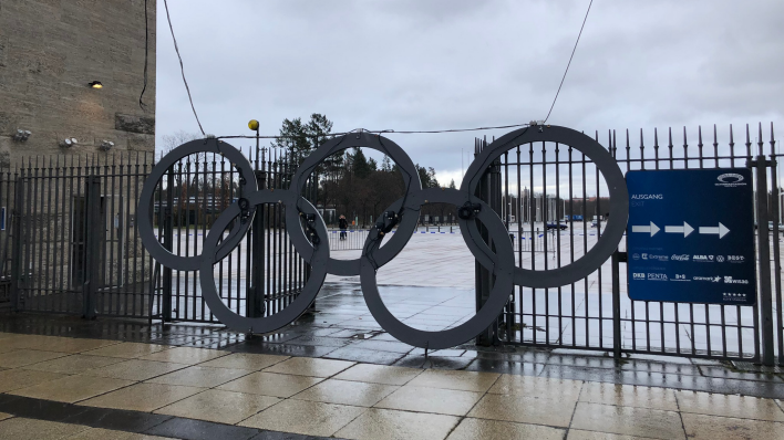 The suspended Olympic rings are in front of the Olympic Stadium (Source: Olympiastadion Berlin GmbH)