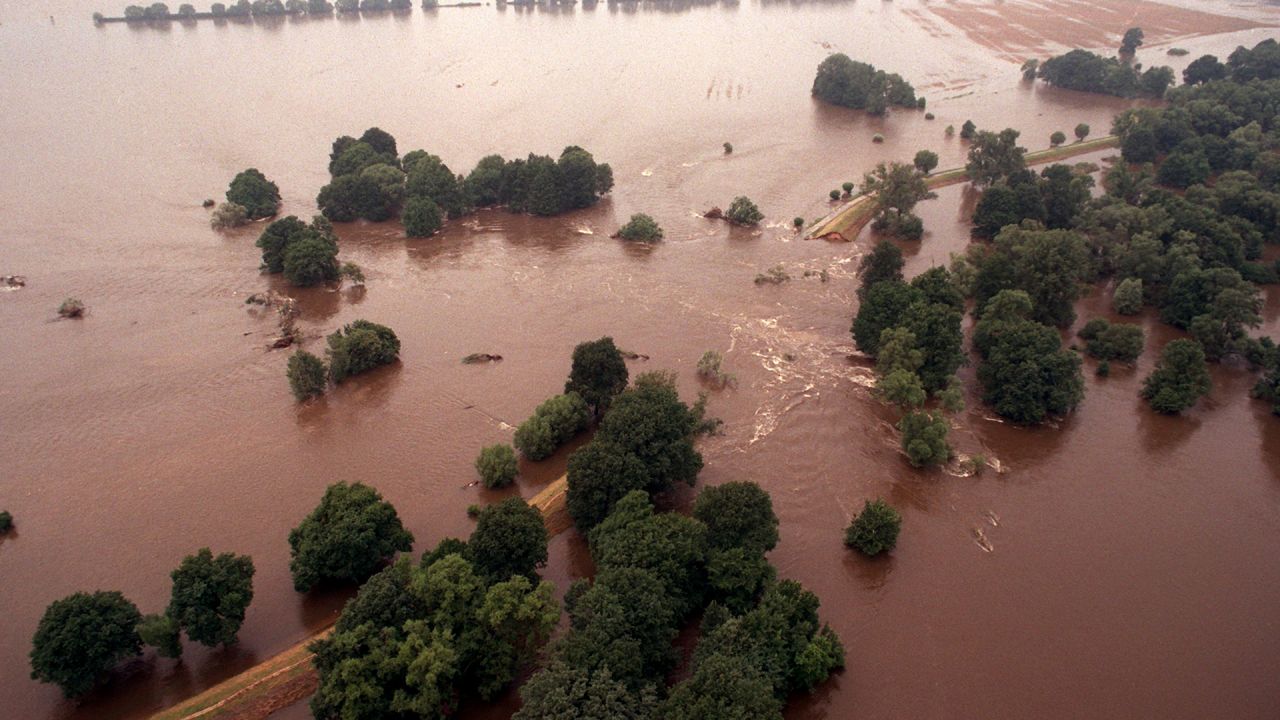 Oder-Hochwasser Vor 25 Jahren: So Sah Der Kampf Gegen Die Wassermassen ...