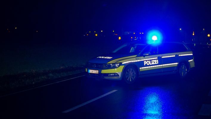 Flucht von Berlin nach Brandenburg: Mutmaßliche Autodiebe rammen  Polizeiwagen bei Verfolgungsjagd