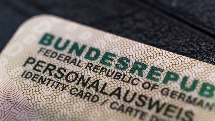 Seit Anfang Oktober: Frankfurt informiert über Ablauf von Personalausweis  oder Pass per Brief