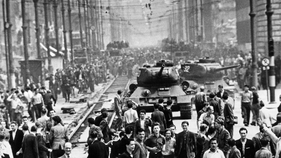 Archivbild: Sowjetische Panzer in der Leipziger Strasse am 17.06.1953.(Quelle:akg-images)