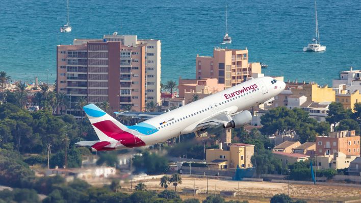 Archivbild: Ein Eurowings Airbus A320 am 21. Juli 2018 in Palma de Mallorca, Spanien. (Quelle: Imago Images/Markus Mainka)