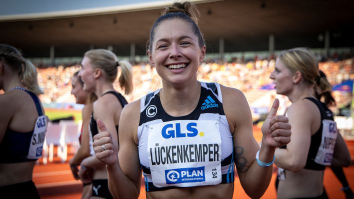 Gina Lückenkemper freut sich über ihren 100-m-Titel