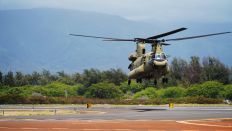 Symbolbild: Transporthubschrauber vom Typ Chinook (Quelle: dpa/Andrew Jackson)