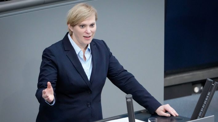 Die Bundestagsabgeordnete Nina Stahr (Grüne) spricht am 11.05.2023 bei einer Debatte im Bundestag (Quelle: imago images/Political-Moments)