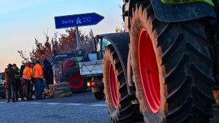 Bauern, Spediteure und Handwerker blockieren Straßen in der Region