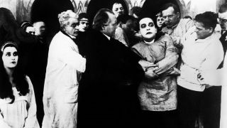 Filmszene aus "Das Cabinet des Dr. Caligari" (Bild: imago images/United Archivs)