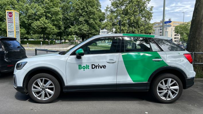 Ein Auto von Bolt Drive steht am 29.05.2024 am Theodor-Heuss-Platz in Berlin. (Quelle: rbb24)