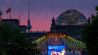 14.06.2024, Berlin: Der Schriftzug «Welcome to Berlin» ist kurz vor Sonnenaufgang auf einem Display der Fanzone (Platz der Republik) vor der Kulisse des Reichstages und des Fernsehturmes zu lesen. (Quelle: dpa/Soeren Stache)