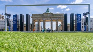 Fußballtor am Brandenburger Tor