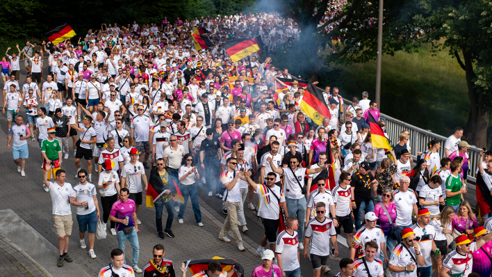 Rund 20.000 Deutschland-Fans marschierten gemeinsam zum Dortmunder Stadion. (Foto: IMAGO / Eibner)