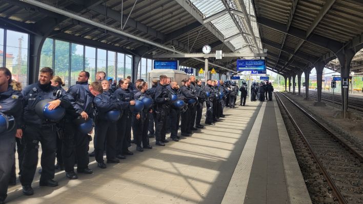 Bundespolizisten am Bahnhof in Frankfurt (Oder). (Quelle: rbb/Magdalena Dercz)
