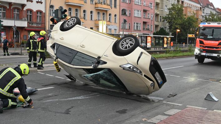 Technische Hilfeleistung der Berliner Feuerwehr am 13.07.2024 in Berlin, Prenzlauer Berg. (Quelle: Morris Pudwell)