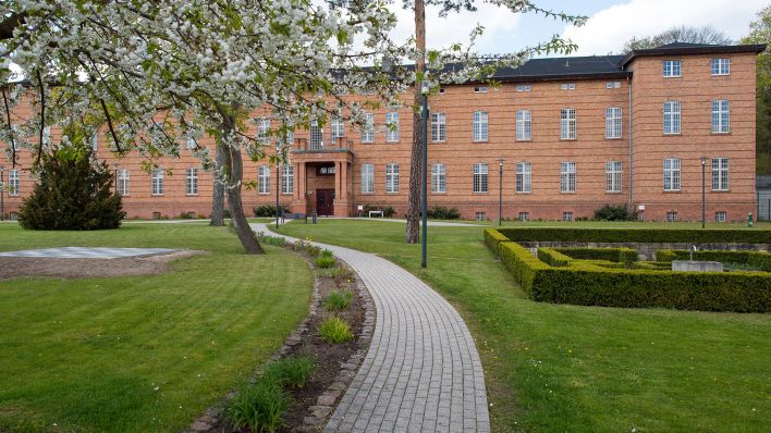 Ein Gebäude der Klinik für Forensische Psychiatrie (Maßregelvollzug) auf dem Gelände des Martin Gropius Krankenhauses in Eberswalde (Brandenburg), fotografiert am 29.04.2016. (Quelle: dpa-Bildfunk/Patrick Pleul)