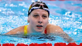 Schwimmerin Angelina Köhler guckt nach dem Rennen enttäuscht. Bild: imago / Laci Perenyi