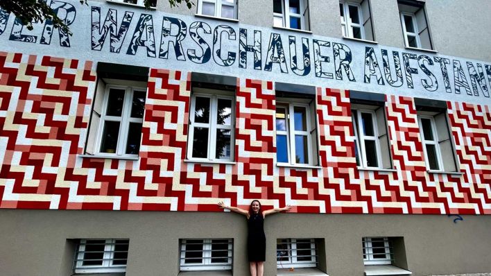 Die Warschauer Künstlerin Maria Michón und der polnischen Maler Dariusz Paczkowski wurden gebeten, zusammen mit Jugendlichen aus Berlin und Warschau ein Wandgemälde in Treptow-Köpenick zu gestalten. (Foto: rbb)