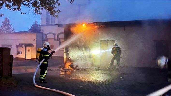 Haus brennt am 28.07.2024 in Guben an polnischer Grenze. (Quelle: Sven Schuster)