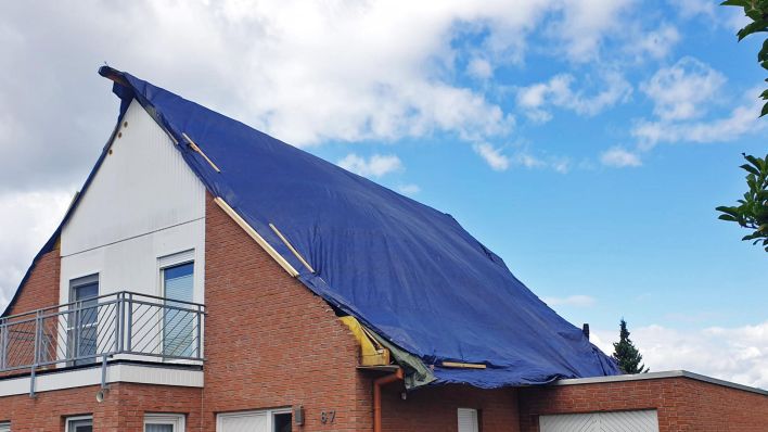 Schäden durch die Windhose verursacht im Cottbuser Ortsteil Sielow am 02.07.2024.(rbb/Mastow)