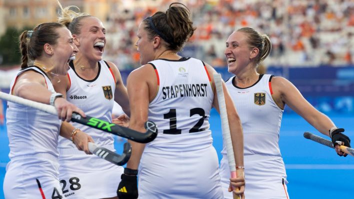 Die deutschen HOckey-Frauen jubeln. (Bild: IMAGO / Sven Simon)