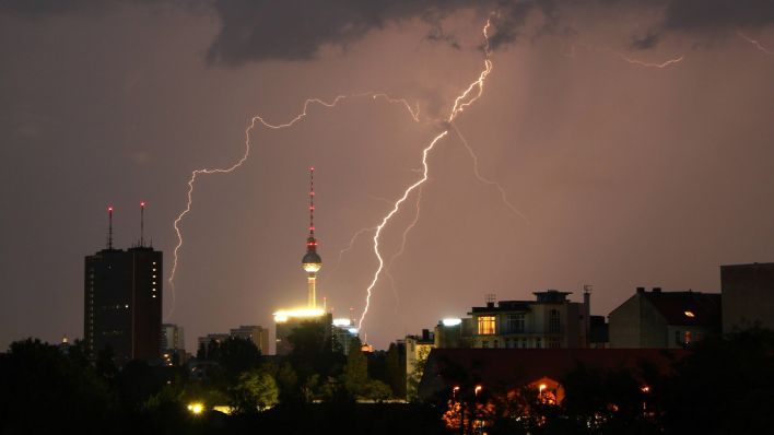 Gewitter i8m Berliner Nachthimmel vom 30.06.2012 (Bild: imago images/Thomas Becker)