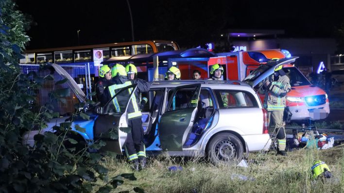 Archivbild: Feuerwehreinsatz nach einem Verkehrsunfall in Rudow. (Quelle: M. Pudwell)