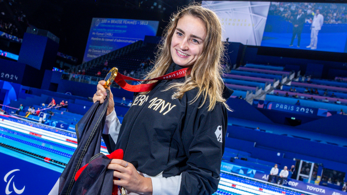 Elena Semechin mit Gold-Medaille bei den Paralympics (Quelle: picture alliance/dpa | Jens Büttner)