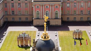 Symbolbild: Der Landtag in Potsdam. (Quelle: dpa/Bernd Hoyen)