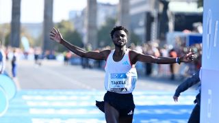 Tadese Takele läuft beim Berlin Marathon 2023 ins Ziel