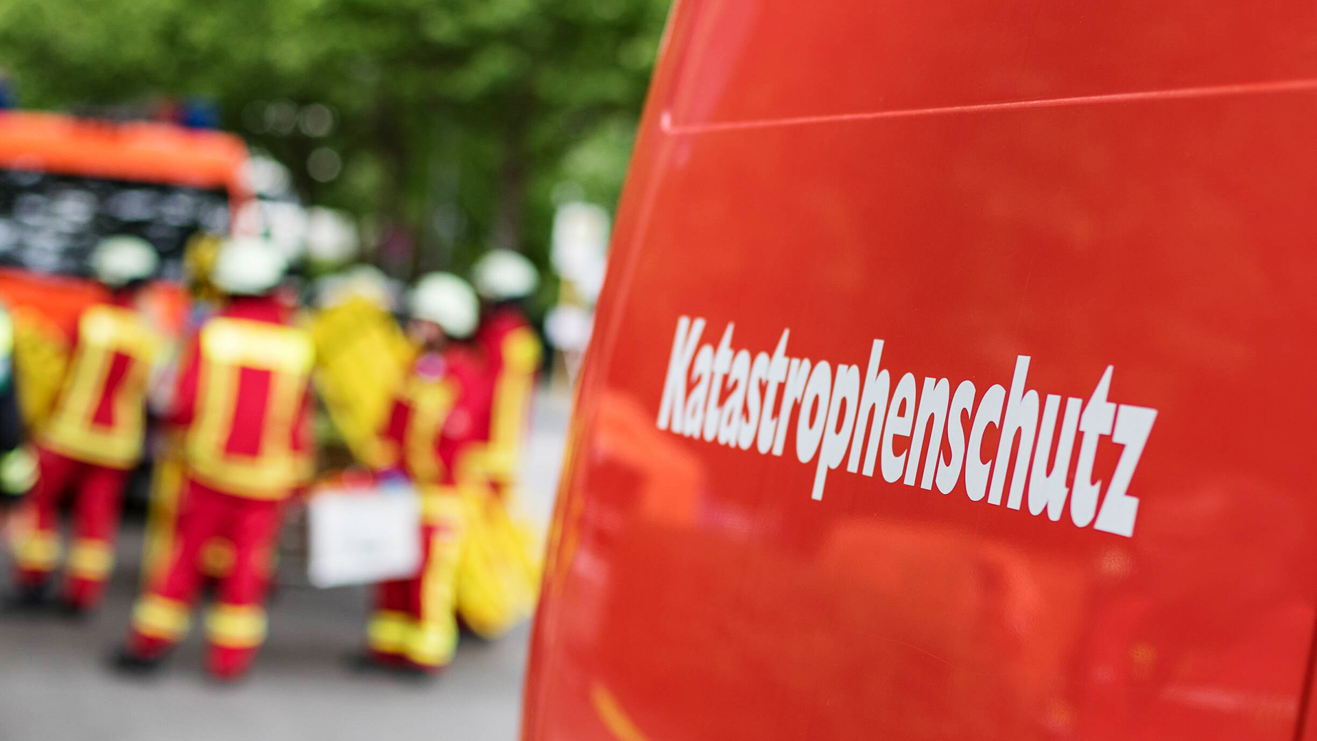 Symbolbild:Katstrophenschutz im Einsatz, Übung der Berliner Feuerwehr mit dem Katastrophenschutz Berlin Charlottenburg Berlin.(Quelle:imago images/A.Friedrichs)