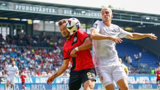 Zweikampf ziwschen Thijmen Goppel (Wehen Wiesbaden) und Phil Halbauer (Energie Cottbus) im Drittliga-Spiel in der Brita-Arena am 01.09.2024 (Bild: Imago Images/Jan Huebner)