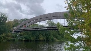 Die Geh- und Radwegbrücke, die über den Havelkanal in Brieselang führt, ist ab Freitag (13. September 2024), bis auf weiteres für Fußgänger und Radfahrer voll gesperrt. (Quelle: rbb/Carsten Krippahl)