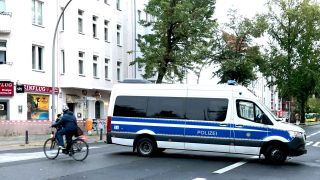 Die Berliner Polizei hat einen Verdächtigen festgenommen, der im Stadtteil Reinickendorf drei Männer angeschossen und verletzt haben soll. (Foto: Miriam Keuter/rbb)