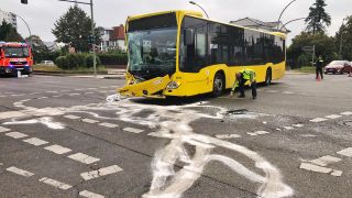 Markierungen auf der Straße bei dem Unfall in Johannisthal.(Quelle:rbb)