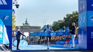 Tigist Assefa beim Berlin-Marathon 2023 (Quelle: picture alliance/dpa | Andreas Gora)