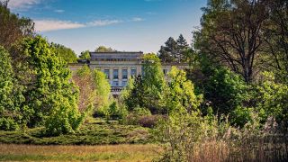 Archivbild:Wandlitz OT Lanke im Bundesland Brandenburg Gebäudekomplex am Bogensee im Barnim ehemalige NS-Reichspropagandaschule, zu DDR Zeiten FDJ-Hochschule Wilhelm Pieck am 03.05.2024.(Quelle:imago images/J.Ritter)