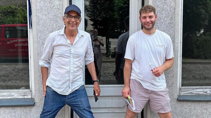 Ein ungewöhnliches Duo; Künstler Artur Albrecht (l.) und Bäckermeister Kai Kreutzmann.(Quelle:Artur Albrecht)