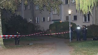 Spurensicherung in Berlin-Spandau wo ein Mann bei einer Auseinandersetzung auf offener Straße getötet worden ist am 05.11.2024. (Quelle: Pudwell)