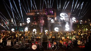 Anlässlich des Mauerfalls heute vor 35 Jahren findet am 09.11.2024 vor dem Brandenburger Tor in Berlin ein Konzert mit 700 Musikern statt. (Quelle: dpa-Bildfunk/Jörg Carstensen)