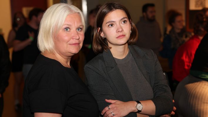 Alexandra Pichl (l), (Bündnis 90/ Die Grünen) und Hanna Große Holtrup, (Bündnis 90/ Die Grünen) (Quelle: dpa/Frank Hammerschmidt)