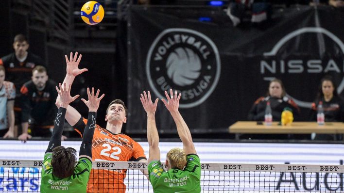 Jake Hanes von den BR Volleys im Spiel gegen Bitterfeld-Wolfen (Bild: IMAGO/Fotostand)