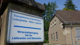 Schhild "Evangelischen Krankenhaus Ludwigsfelde-Teltow" (Quelle: imago images)