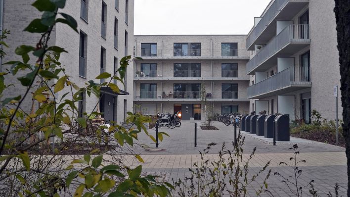 Die Wohnungsneubauten in der Sven-Hedin-Straße 82-86 in Berlin-Zehlendorf, gebaut und vermietet von der landeseigenen Howoge, aufgenommen am 06.11.2024 (Quelle: rbb / Schneider).