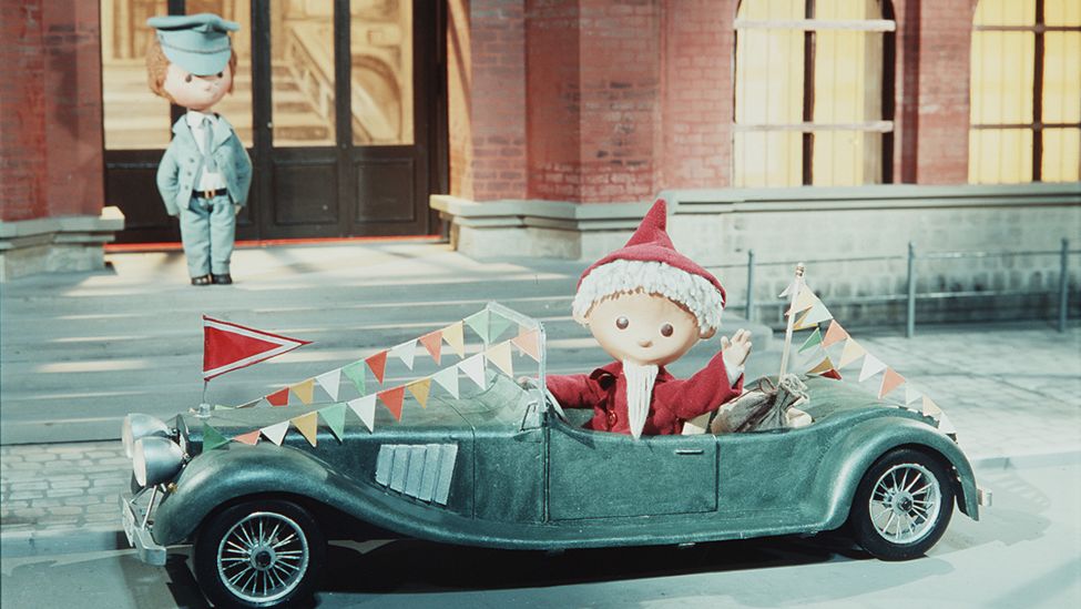 Sandmann einem Phantasiefahrzeug. Sandmann-Folge 292 Festauto (750-Jahre Berlin), 1987 (Quelle: rbb)